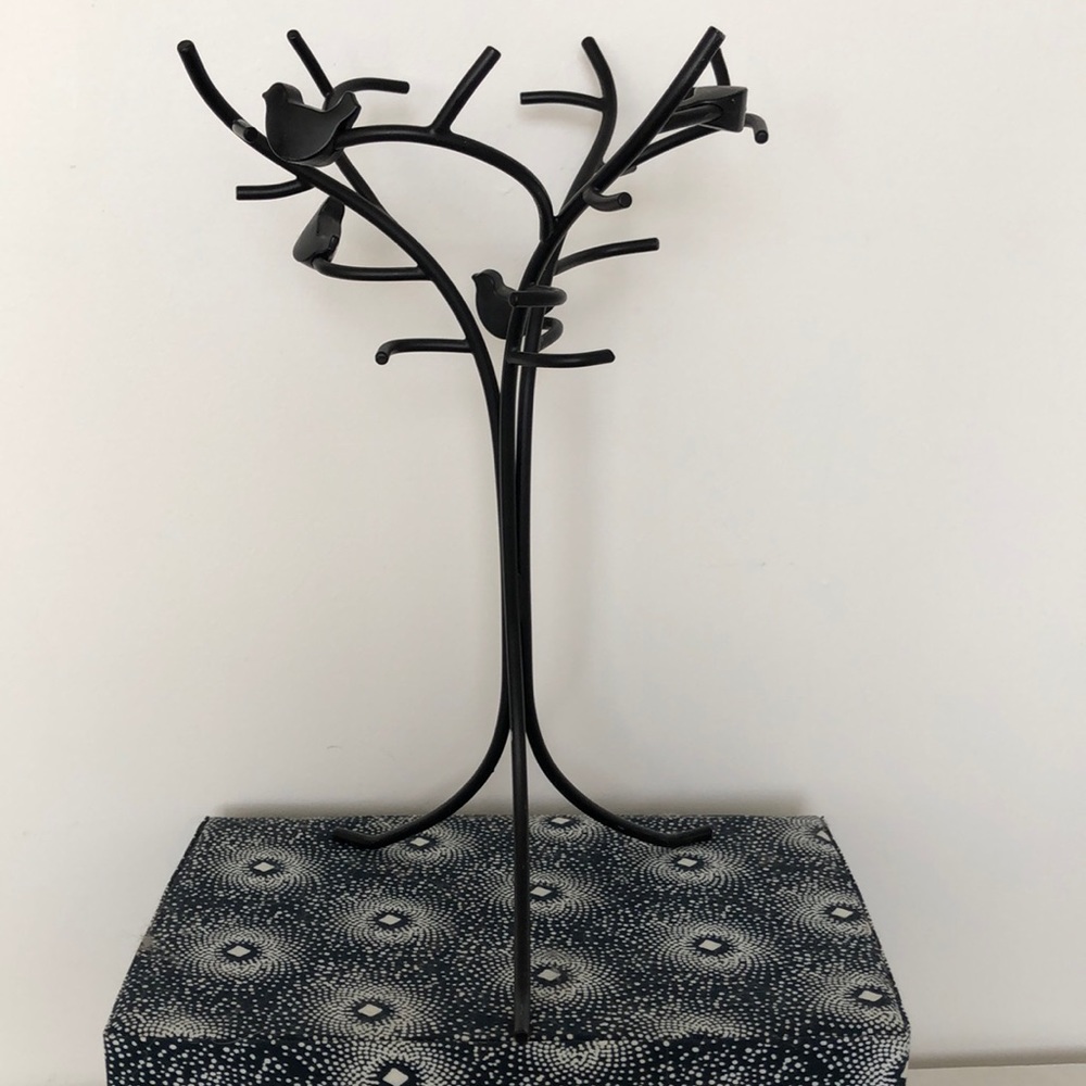 Necklace tree / jewelry holder with bird details